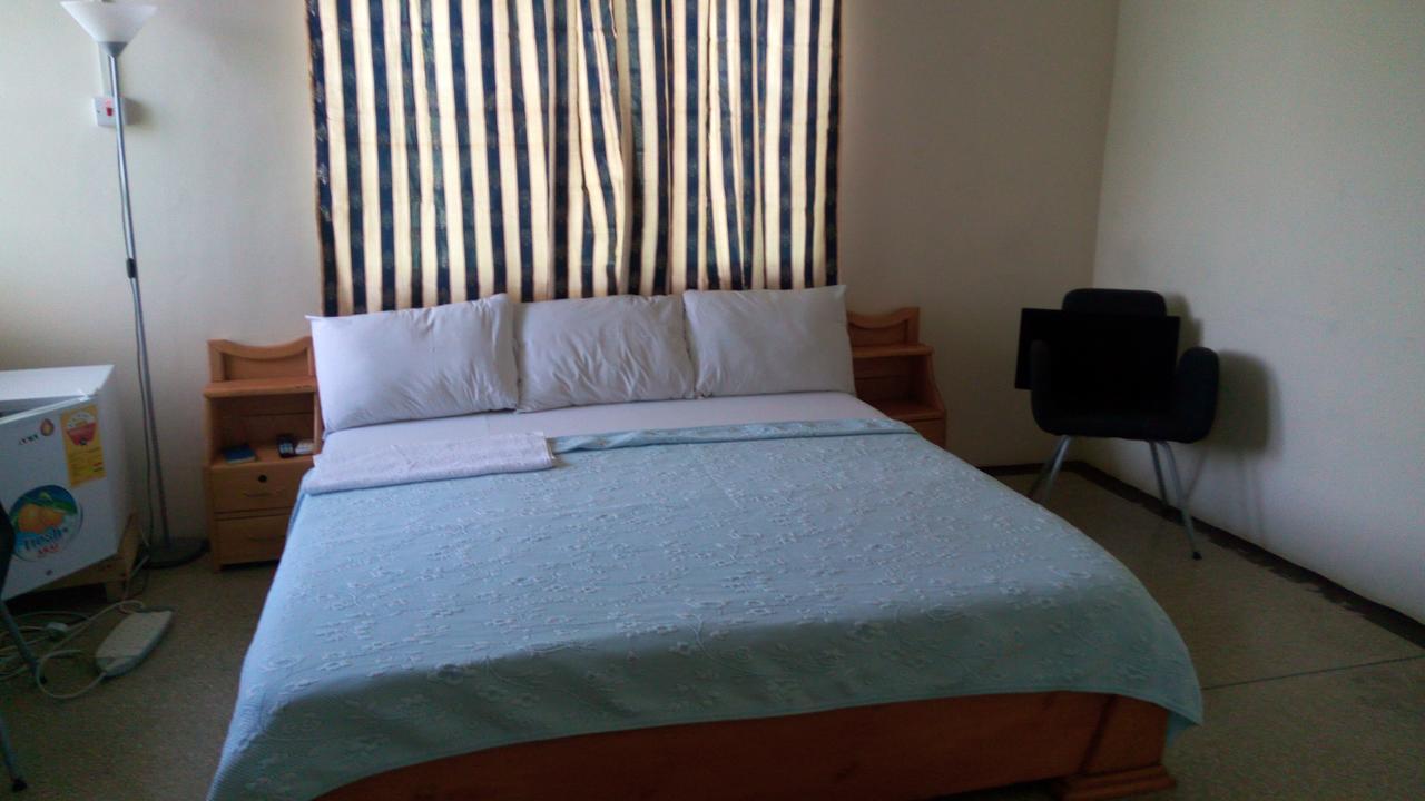 M-R Lodge Mankesim ภายนอก รูปภาพ